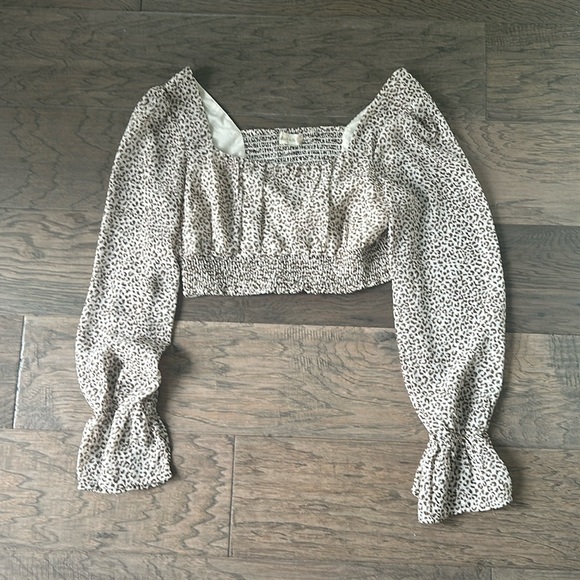 Altar’d State- crop leopard print blouse - Picture 1 of 3